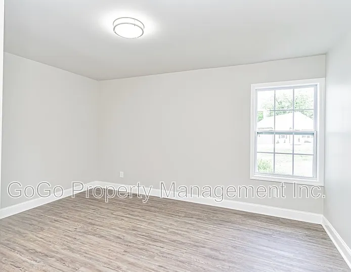 115 Sterling St — Photo 12