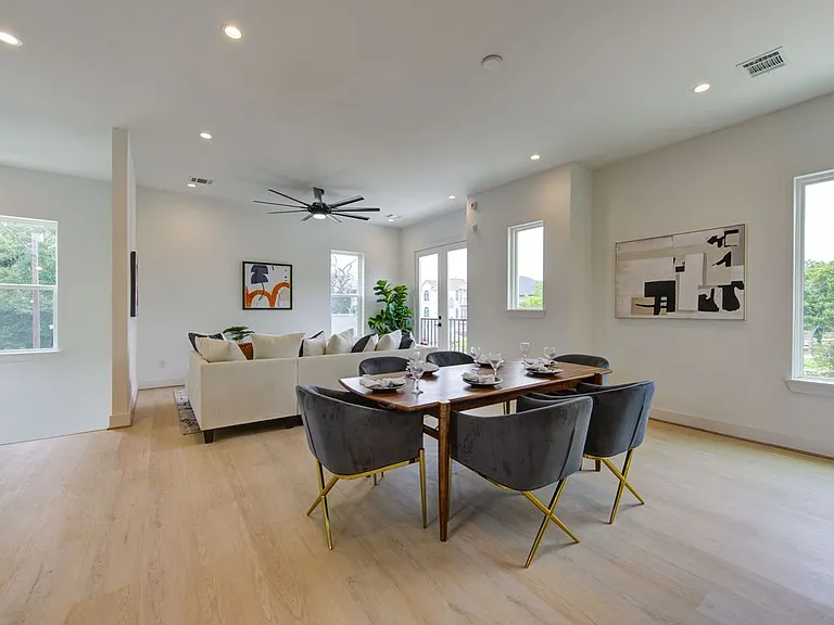 2310 Reinerman St — Photo 41