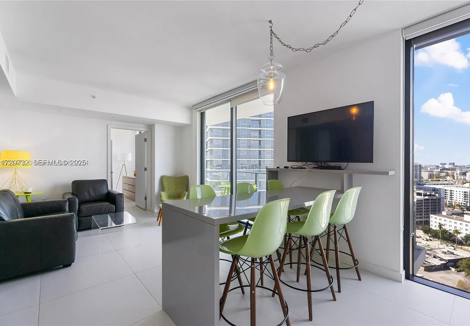 2 bed, 944 sqft, $4,100 — Photo 3