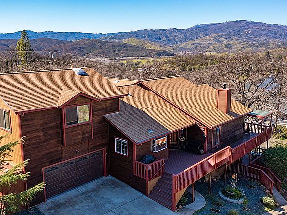 3rd image of 17480 Meadow View Dr