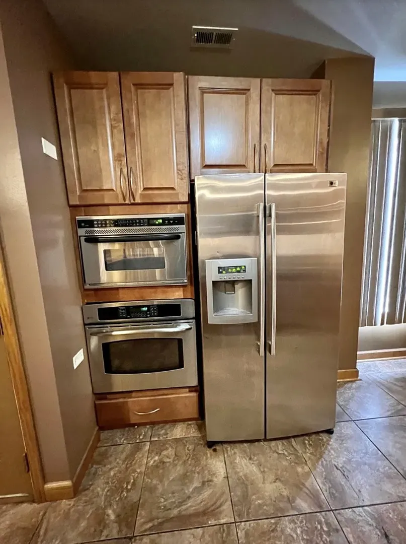 3 bed, 2.5 bath, 3192 sqft, $3,100 — Photo 3