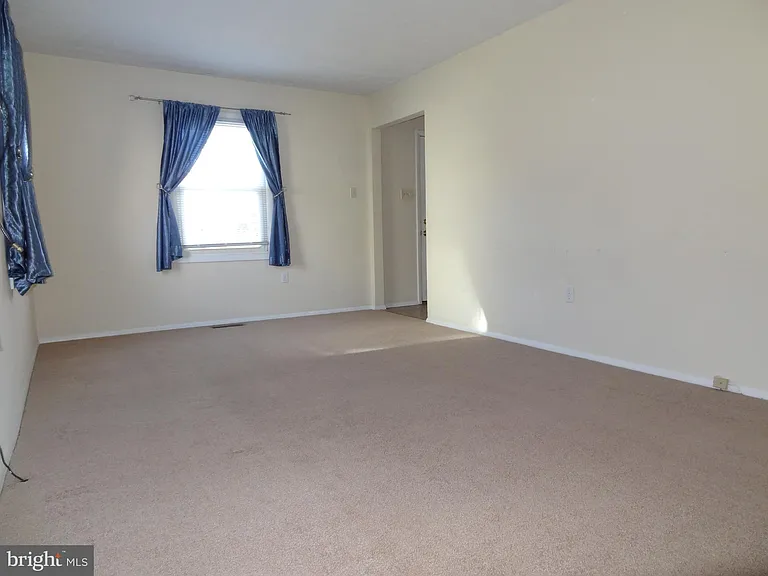 2074 Lake Grove Ln — Photo 13