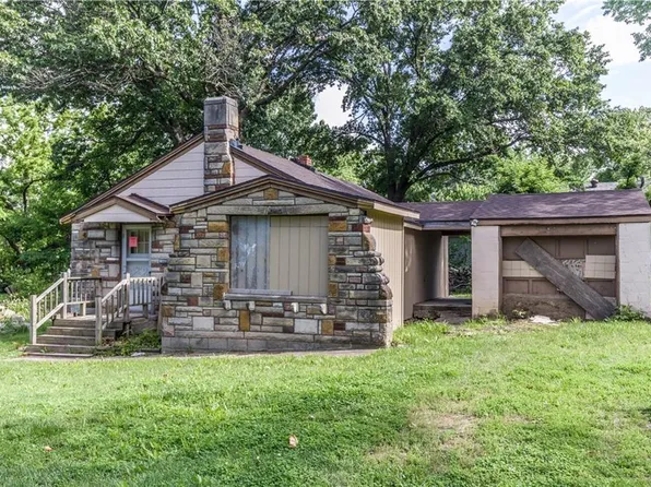 4415 August Ln, Kansas City, KS 66106