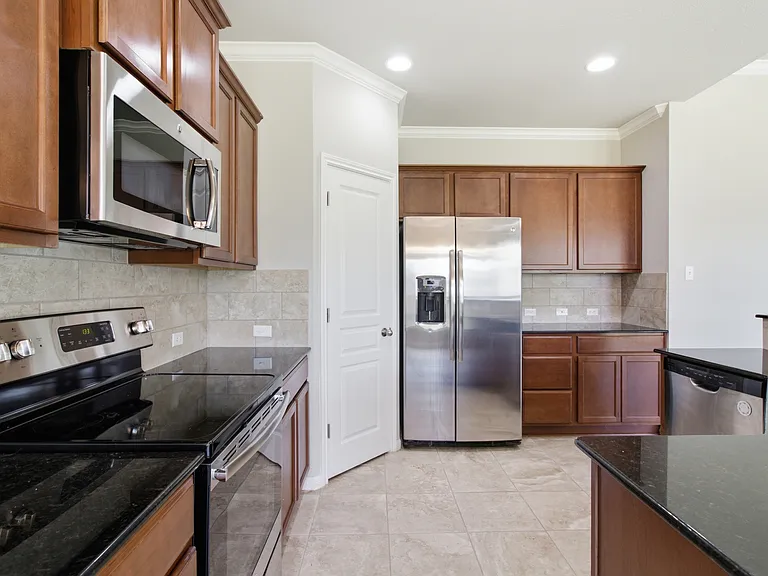 5716 Blackstone Dr — Photo 10