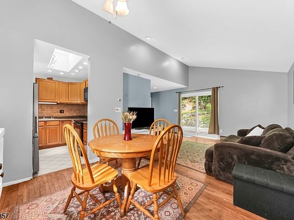 5th image of 12 Coolidge Trl