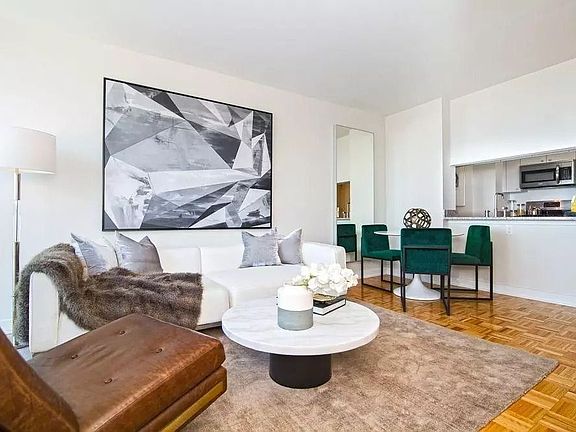 4th image of 226 E 95th St #1