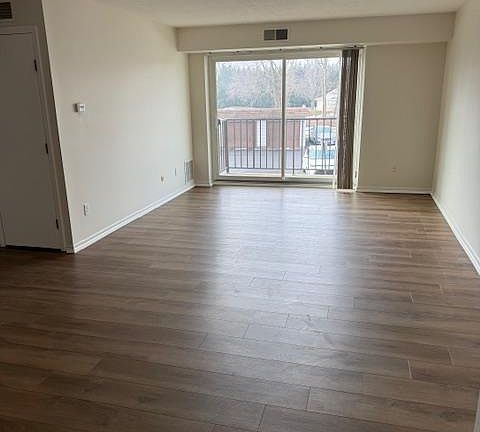2nd image of 1315 S Lake Wilmer Dr APT 202