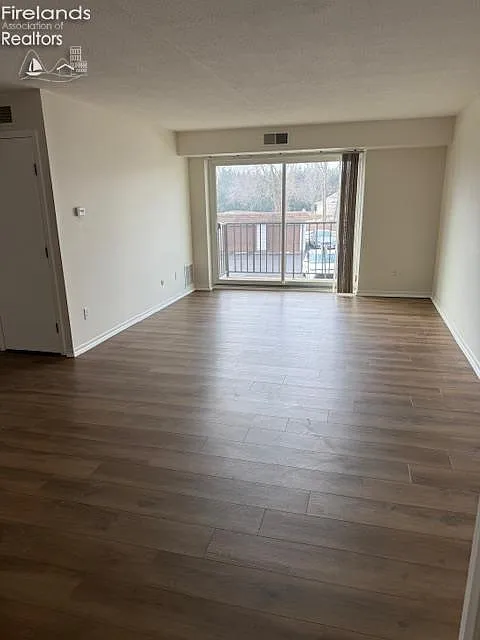 Building Photo - 1315 S Lake Wilmer Dr #202