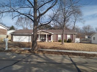 303 Warwick Ln, Ballwin, MO 63021