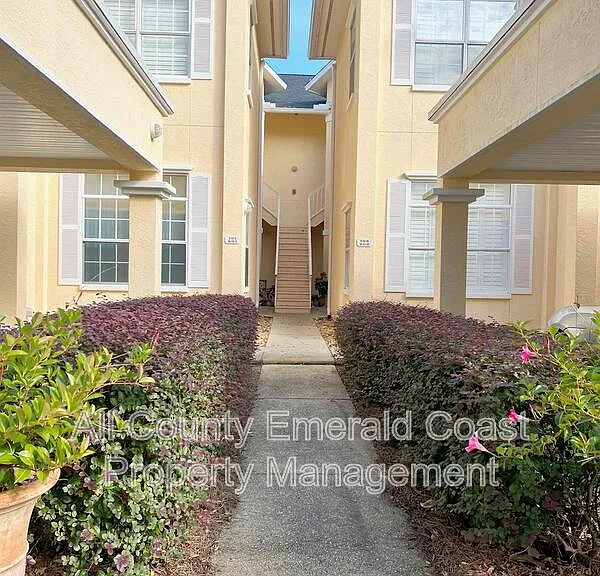 420 Oak Harbour Ln #201 — Photo 2