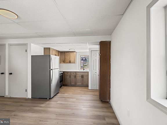 3rd image of 424 Spring St