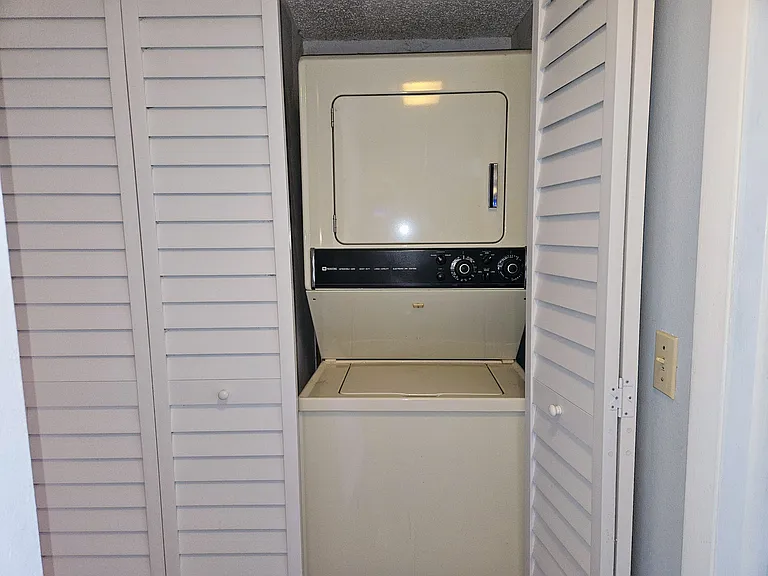 7600 Sun Island Dr S #204 — Photo 29