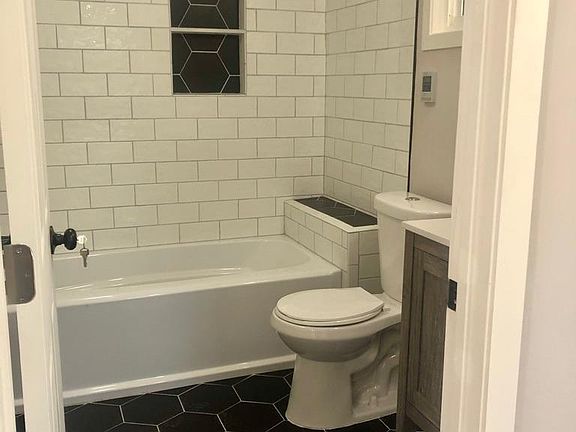 2nd image of 3946 Rockwood St
