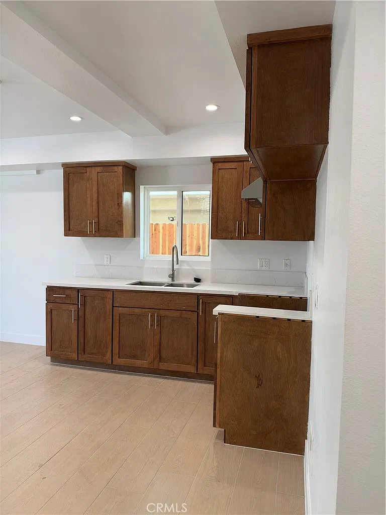 3 bed, 1300 sqft, $3,450 — Photo 4