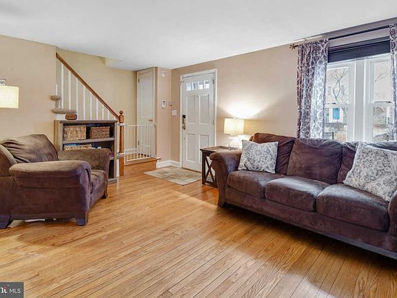 3rd image of 114 Laurel Ln