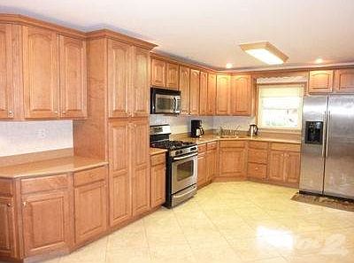 Brand New Kitchen with lots of cabinets!