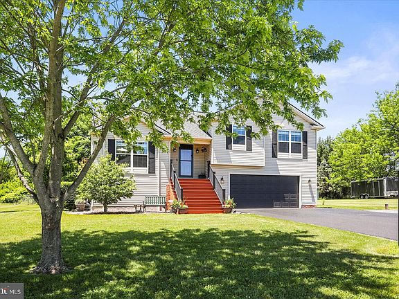 3rd image of 39 N Pheasant Way