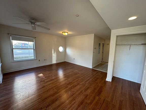 4th image of 8 Glencoe St APT 1