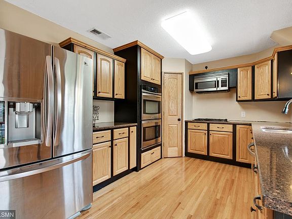 5th image of 11701 Selkirk Ave