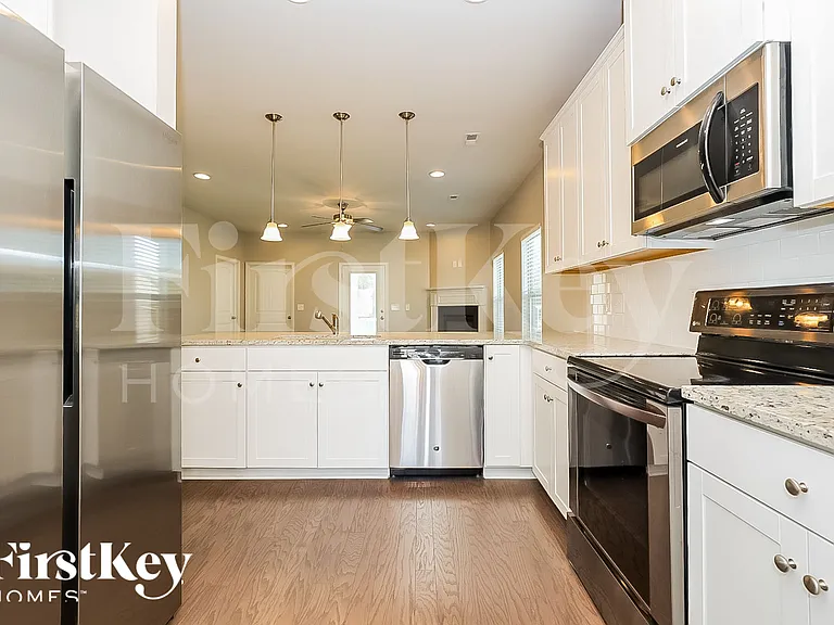 908 Carnation Dr — Photo 6