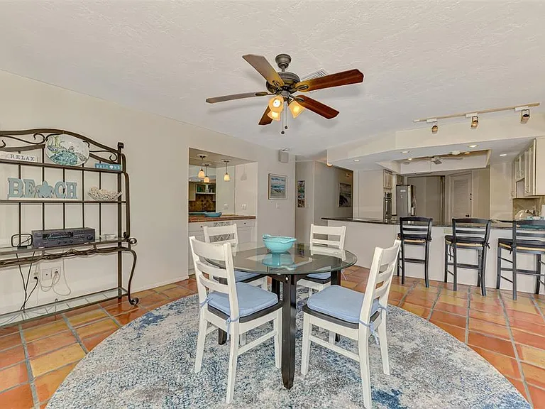 4946 Commonwealth Dr — Photo 28