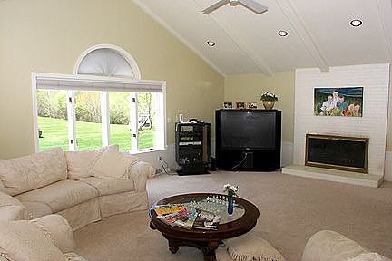 Vaulted w/sep Wet Bar