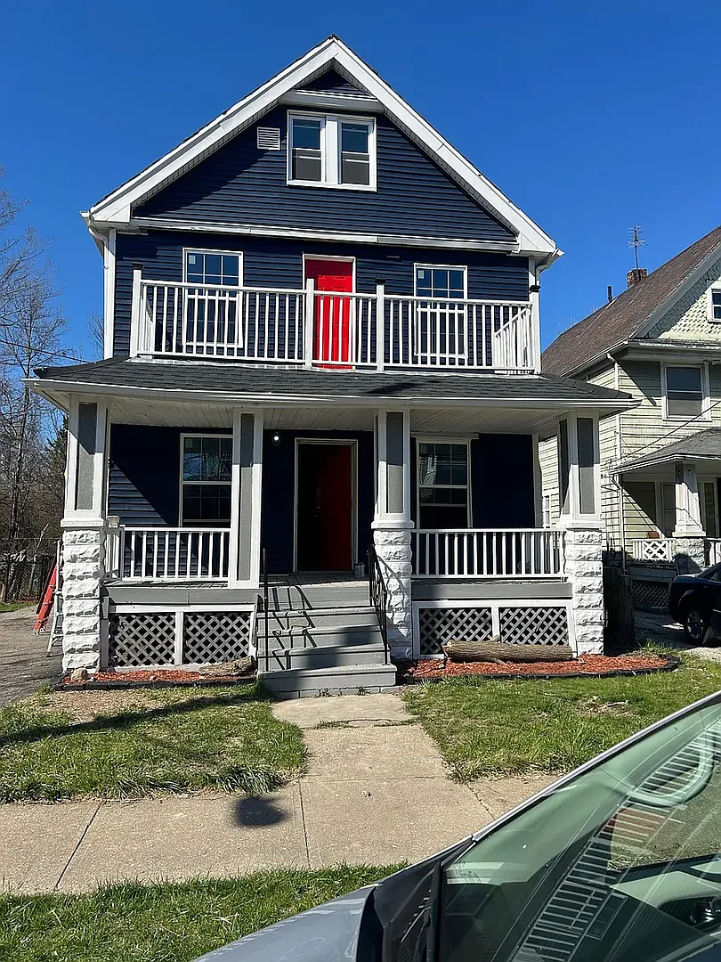9919 Stoughton Ave — Photo 1