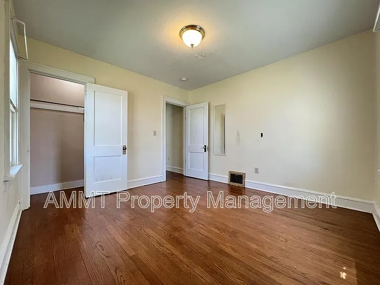 421 19th St NE — Photo 33