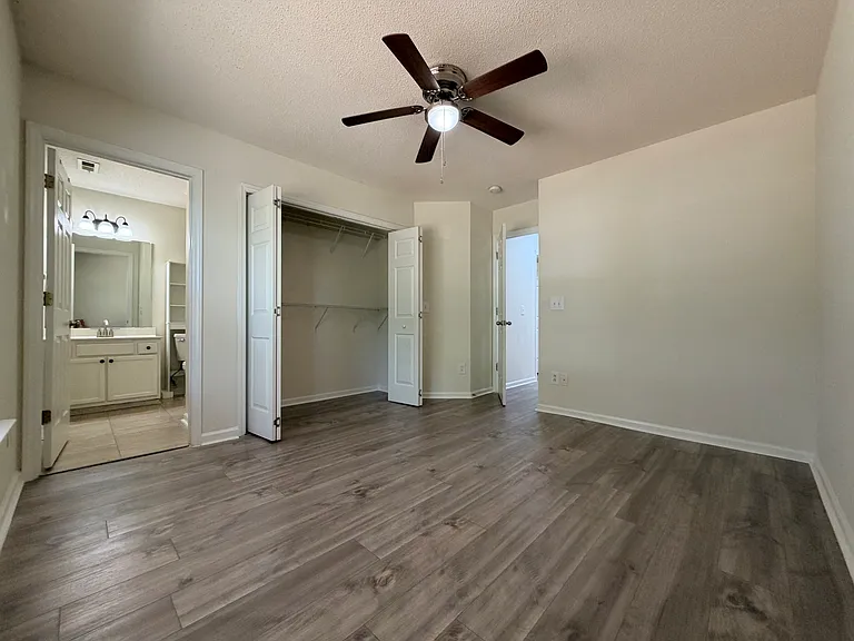 4832 Lighthouse Ct — Photo 29
