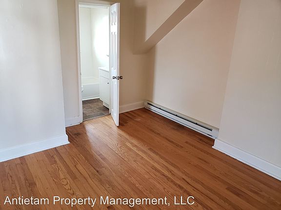 5th image of 805 W Washington St APT 3