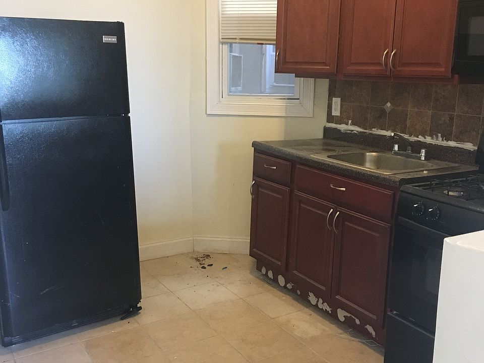 2nd image of 515 12th St