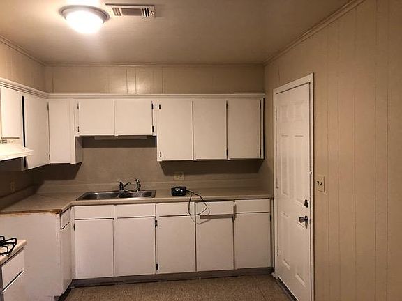 4th image of 6109 Henderson Ave
