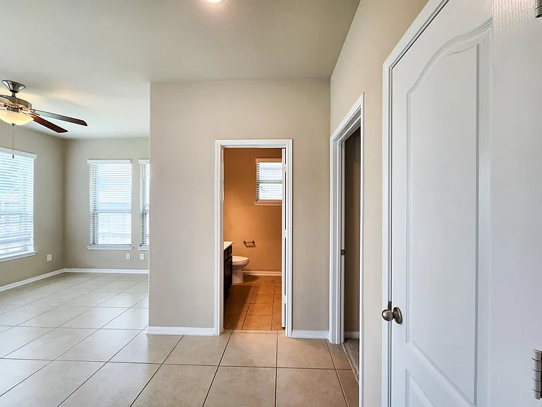 911 Daffodil View Ct — Photo 32