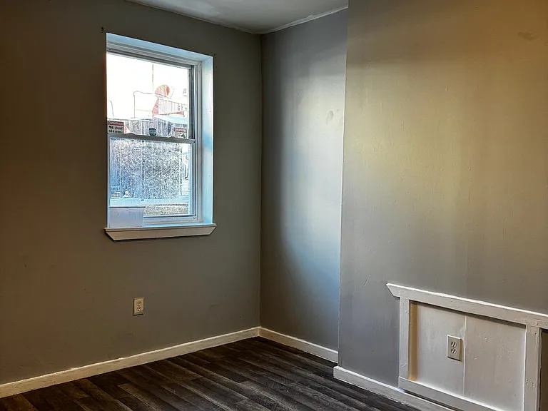 126 W Elm St — Photo 4