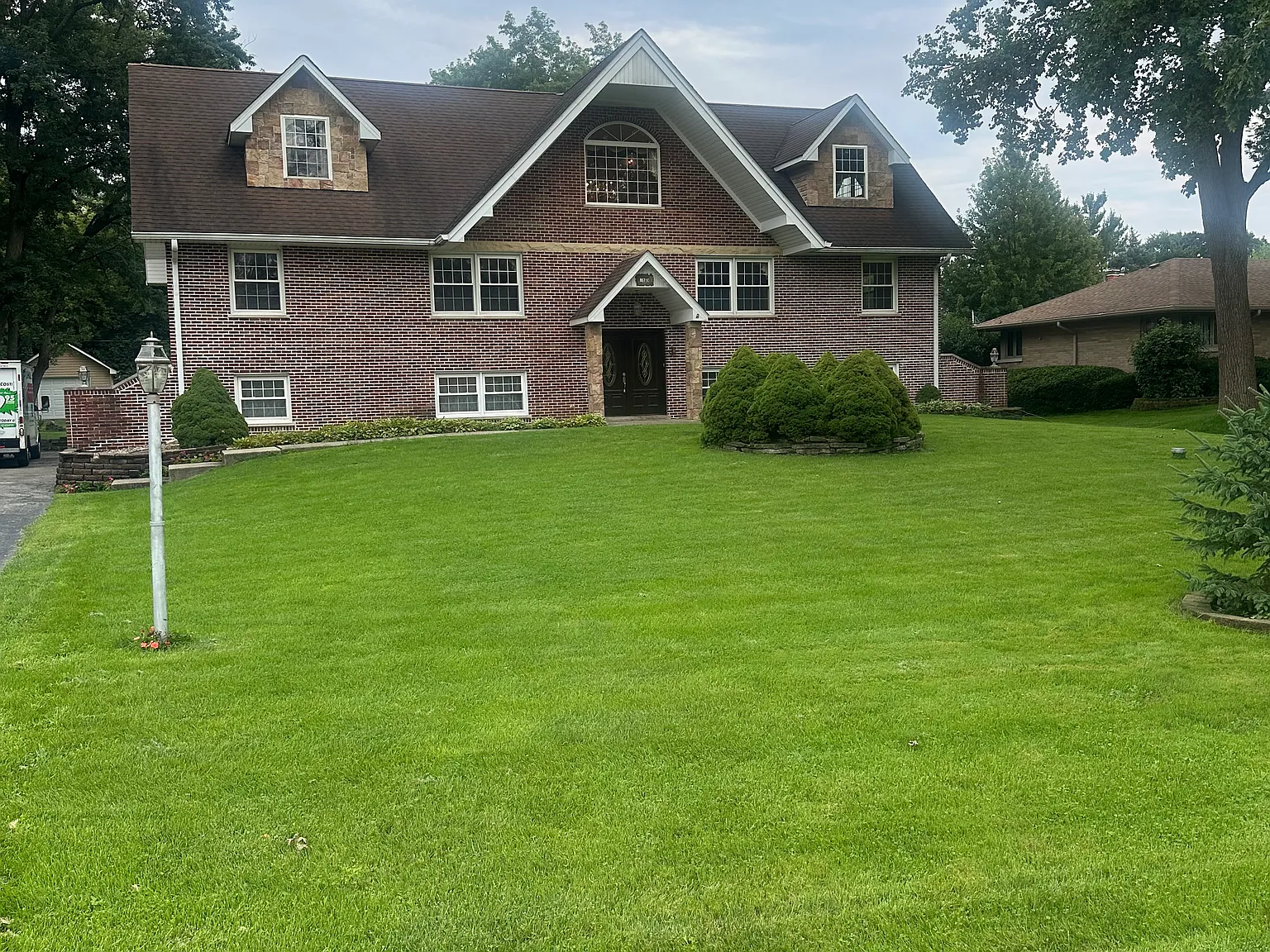 6 bed, 2842 sqft, $4,600 — Photo 1