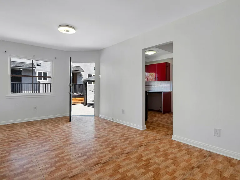 3084 Saint George St — Photo 31