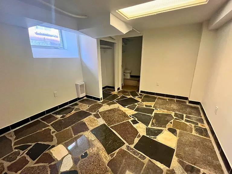 315 Frank St — Photo 28