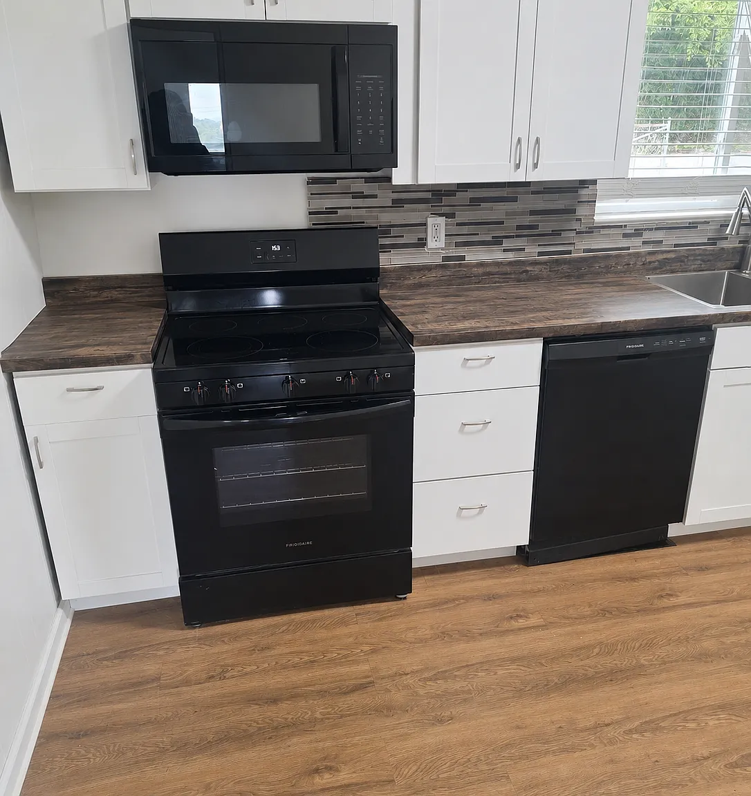 3 bed, 1.5 bath, $1,500 — Photo 3
