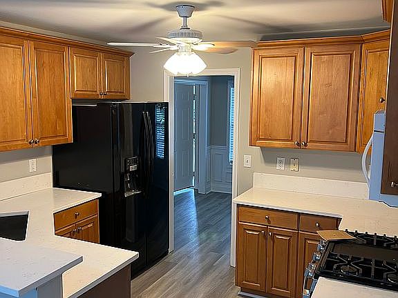 New quartz and appliances
