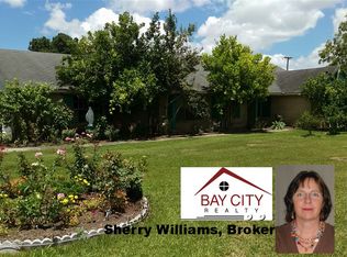 79 Brazos Dr, Bay City, TX 77414