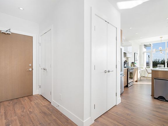 4th image of 258 Nelsons Ct #108