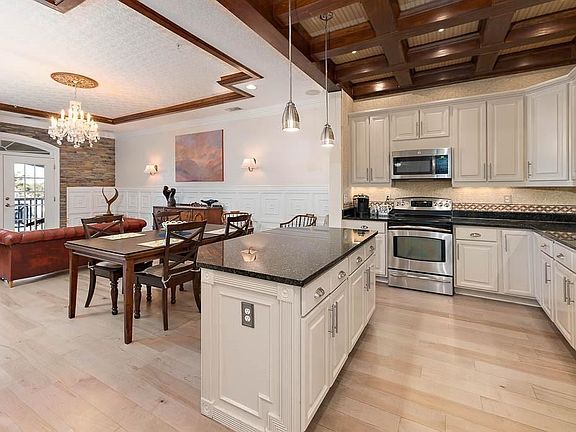 4th image of 1303 Grand View Dr #1303