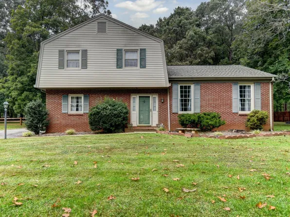 303 Jane Randolph St, Forest, VA 24551