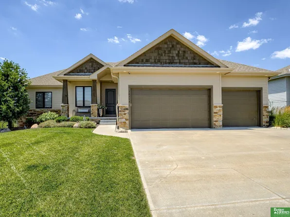 10114 S 105th Ave, Papillion, NE 68046