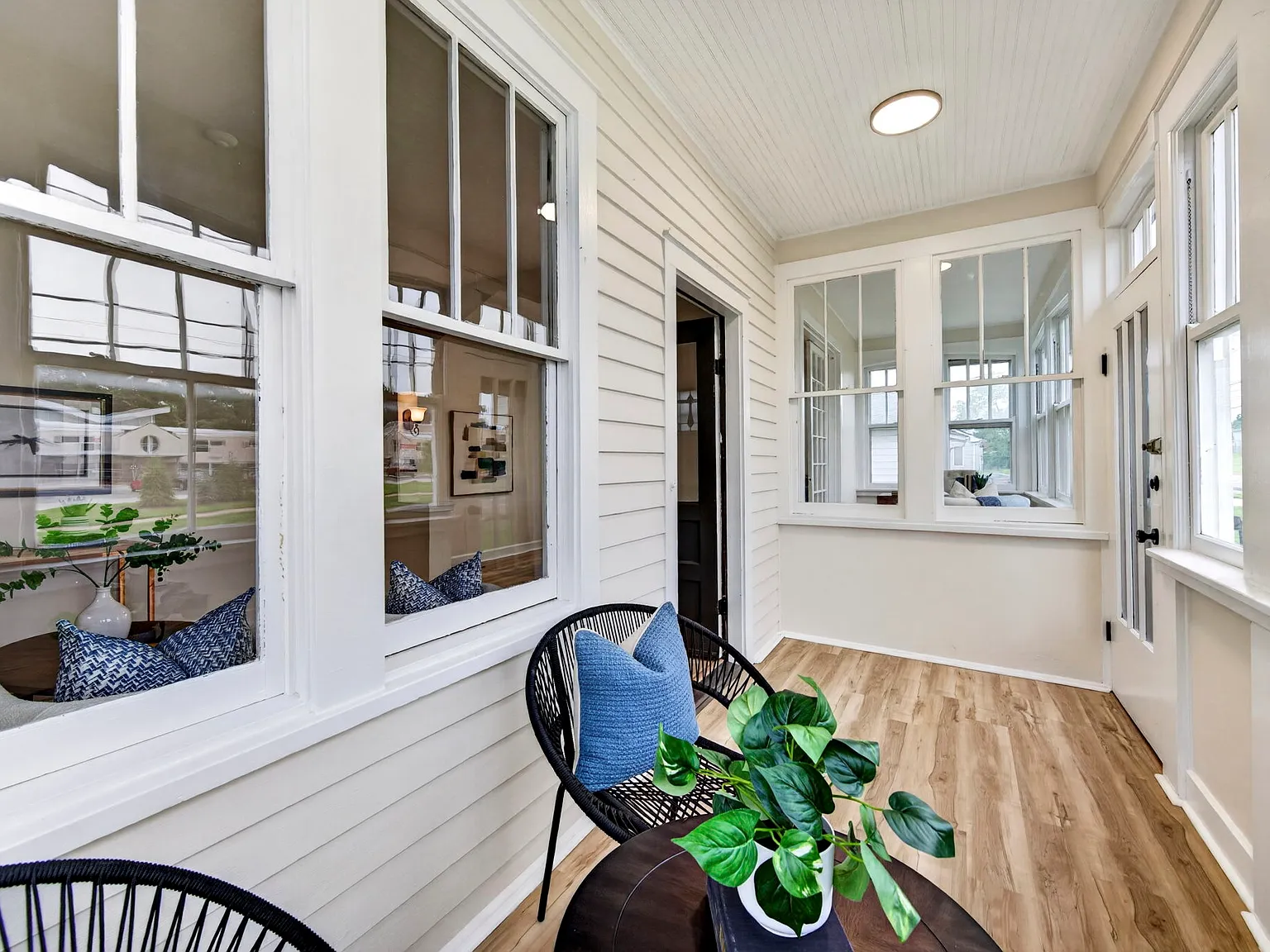 3 bed, 1259 sqft, $2,379 — Photo 4