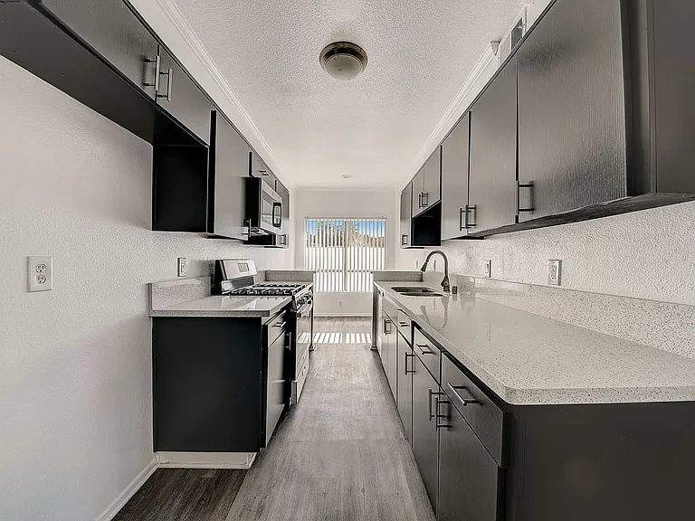 14900 Moorpark Street — Photo 41