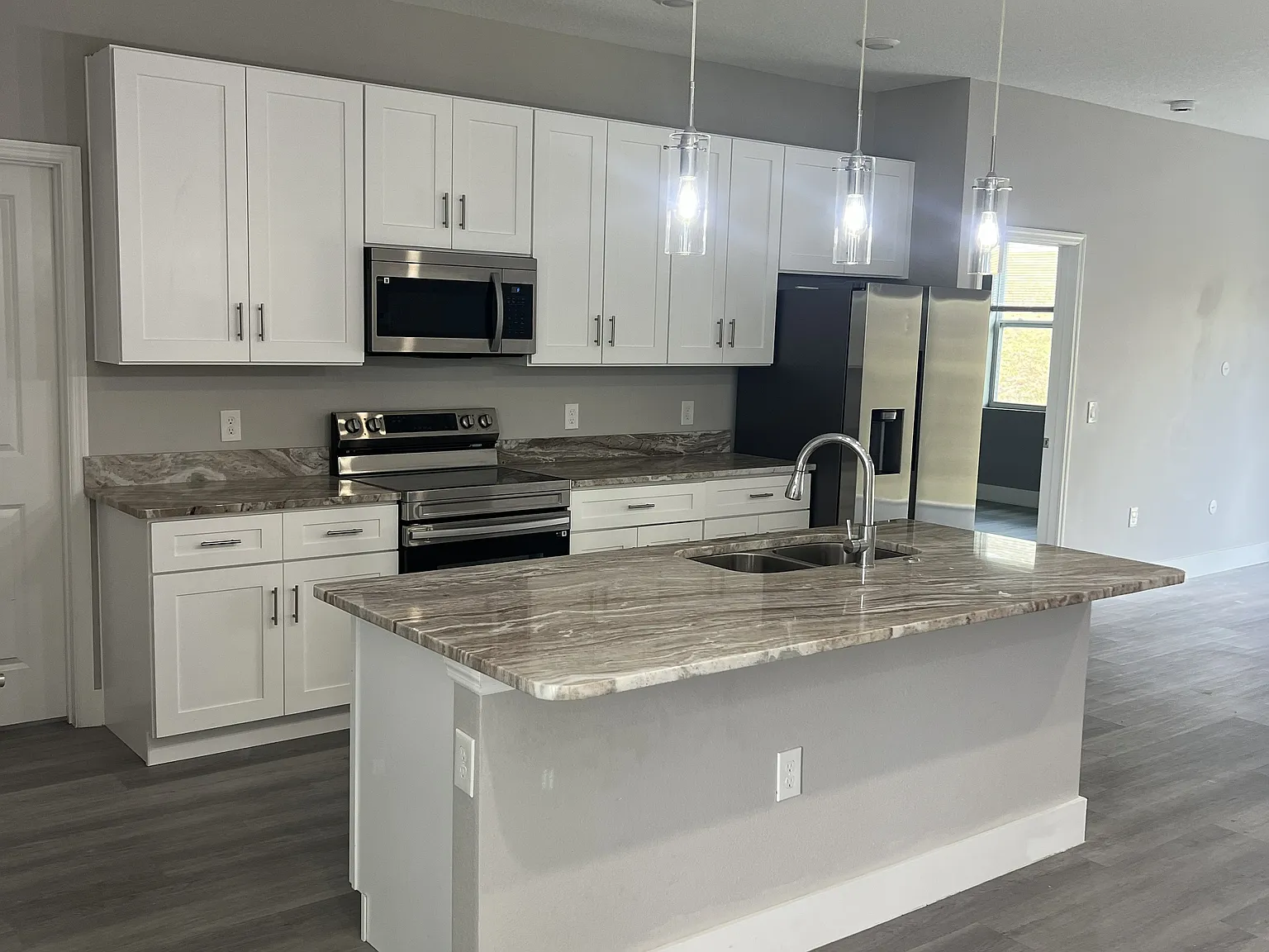 3 bed, 1500 sqft, $1,950 — Photo 3