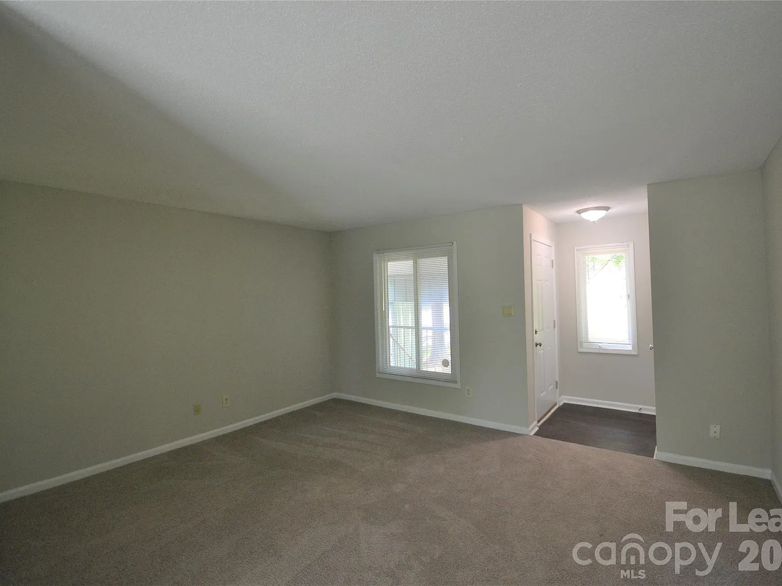 1 bed, 1.0 bath, 667 sqft, $1,200 — Photo 3