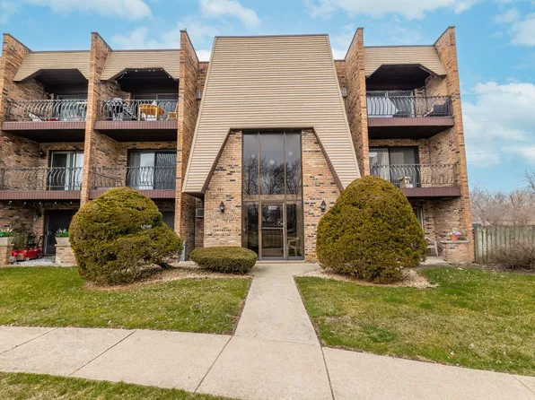 7306 Blackstone Ave APT 3, Justice, IL 60458