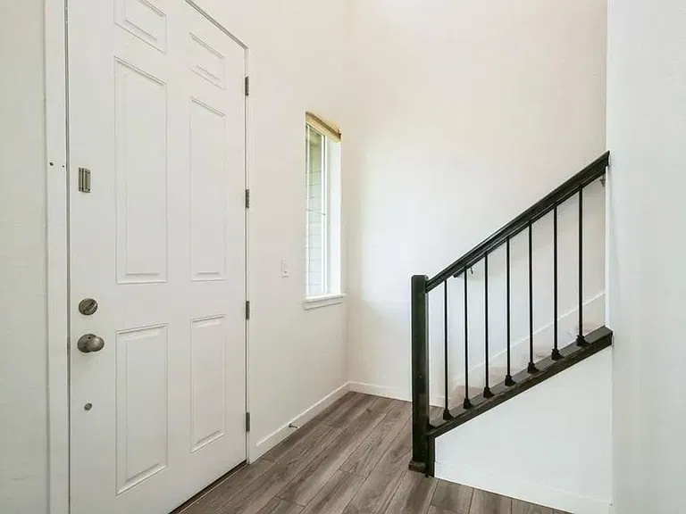 541 Byrd Aly — Photo 2